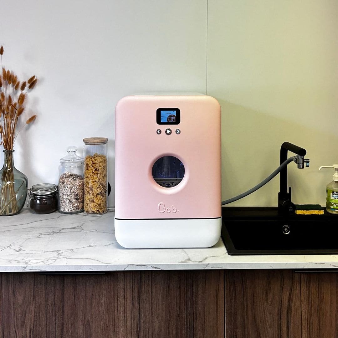 Daan Tech Bob Matte Edition — Matt pastel pink door / white body · Bild 1 av 4