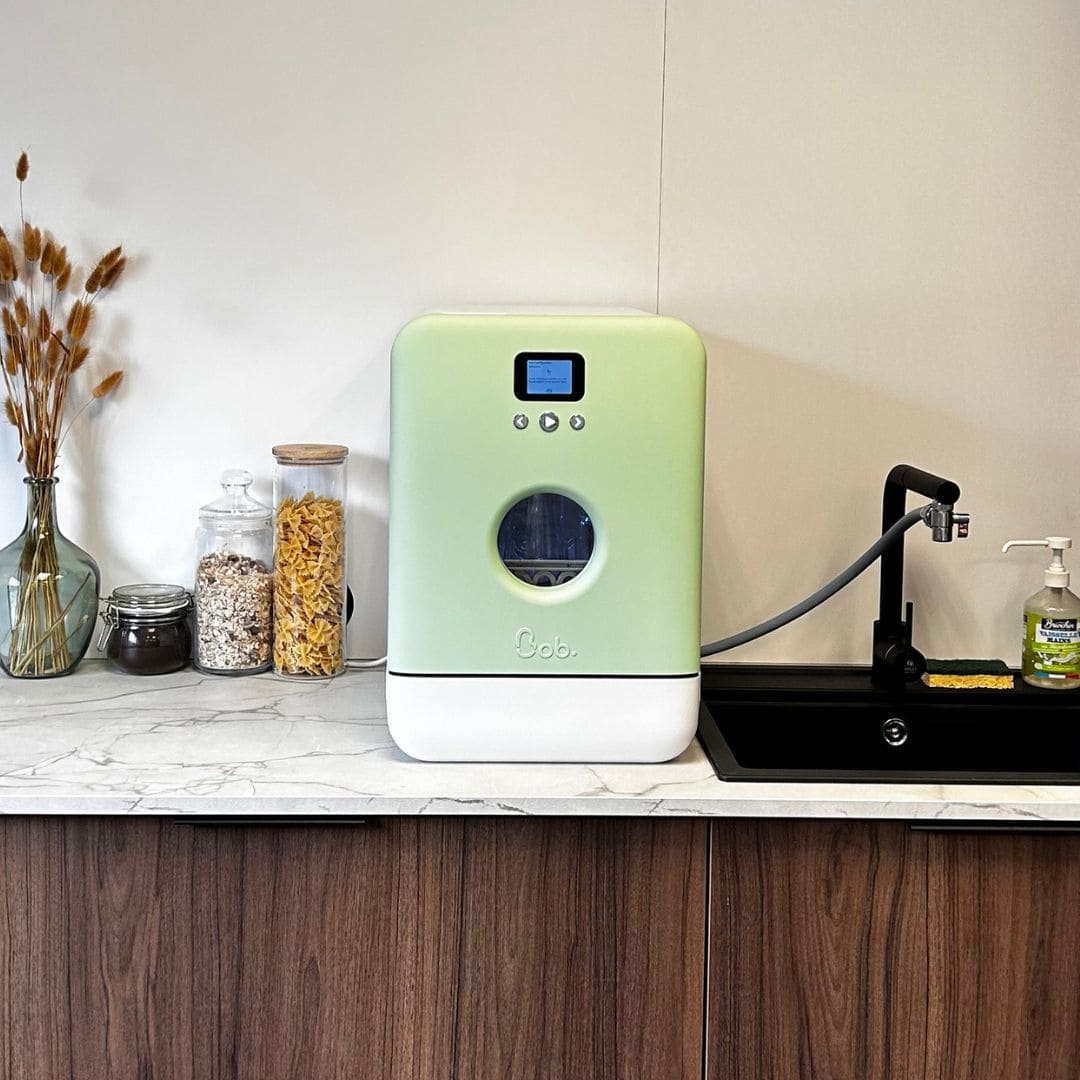 Daan Tech Bob Matte Edition — Matt almond green door / white body · Bild 1 av 4