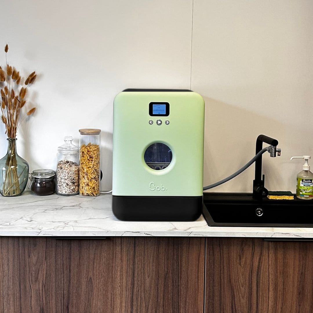 Daan Tech Bob Matte Edition — Matt almond green door / black body · Bild 1 av 3